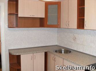 Paveiksliukas spintos su stumdomomis durimis